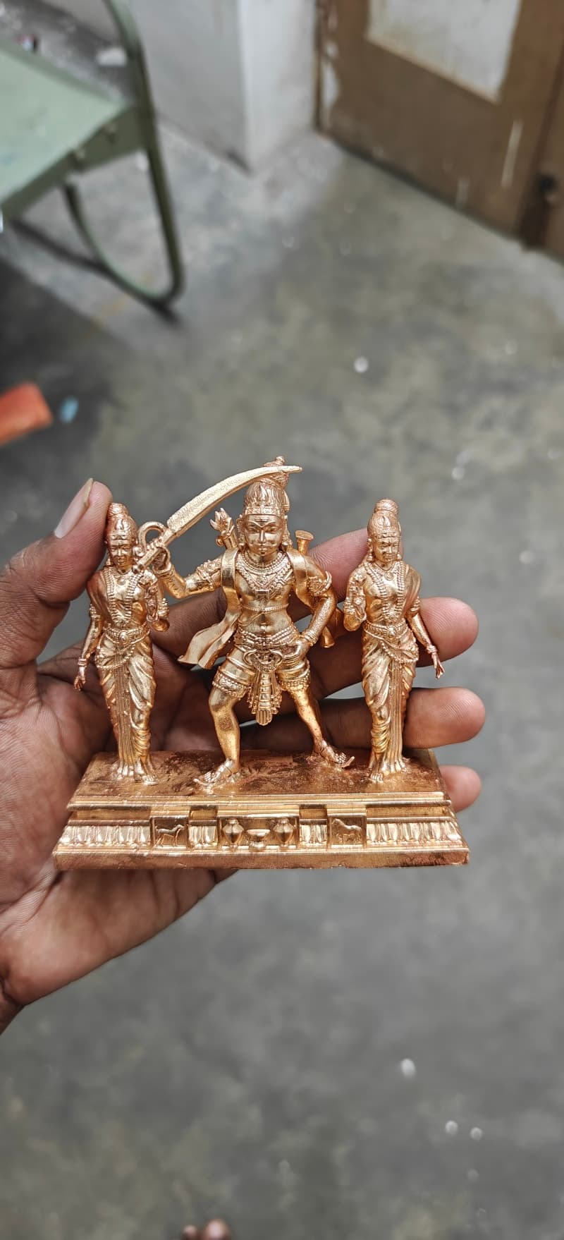 Maduraiveeran bronze statue